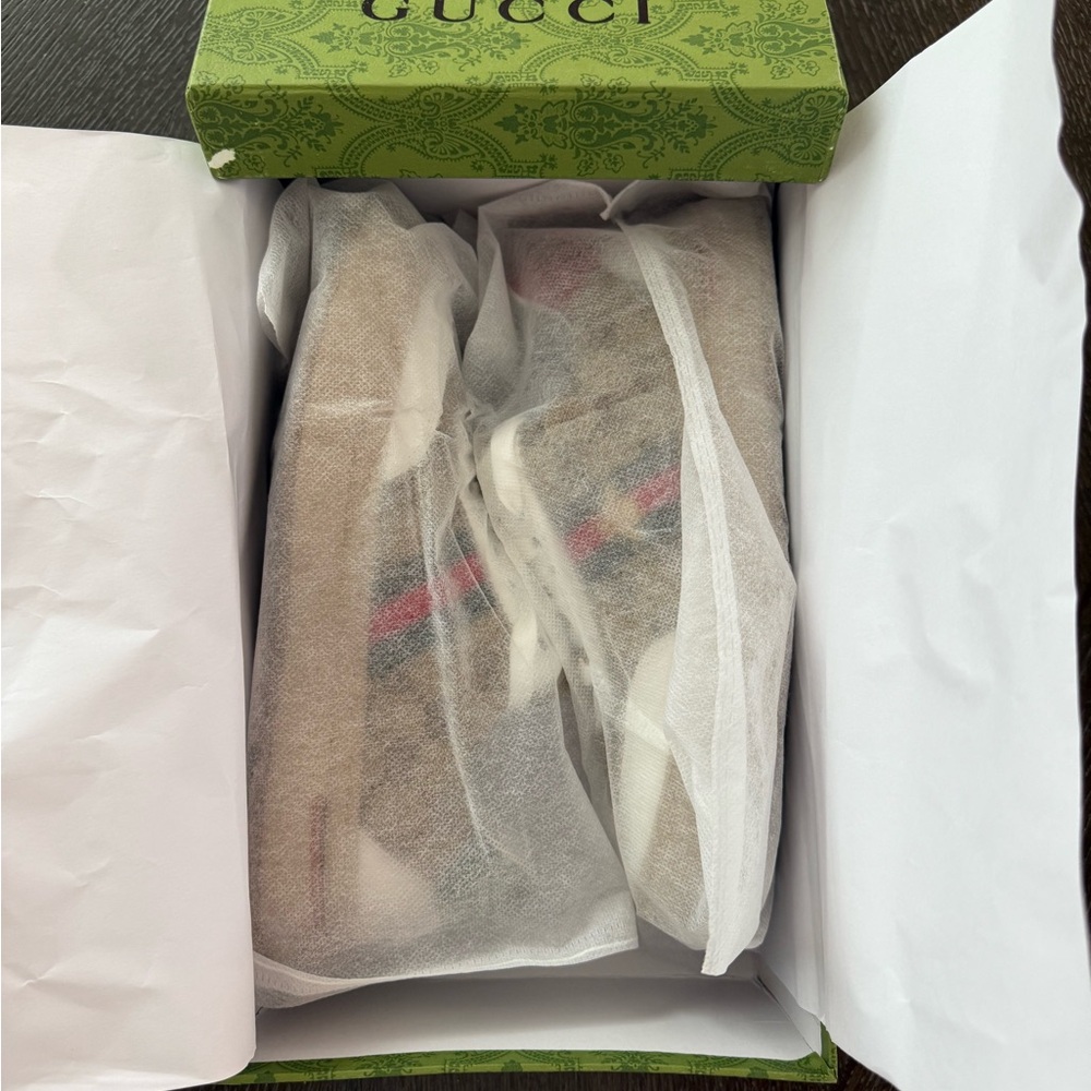 Gucci Beige and White Sneakers - Picture 7 of 8